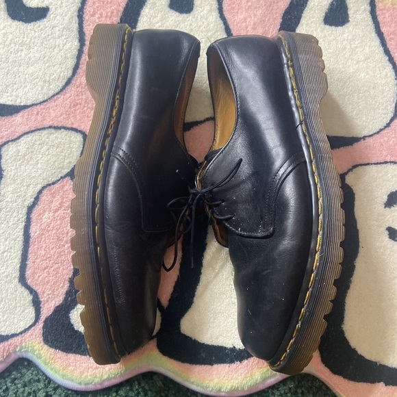 Vintage dr.Marten bowler shoes made in England. In great used shape. - Picture 7 of 13